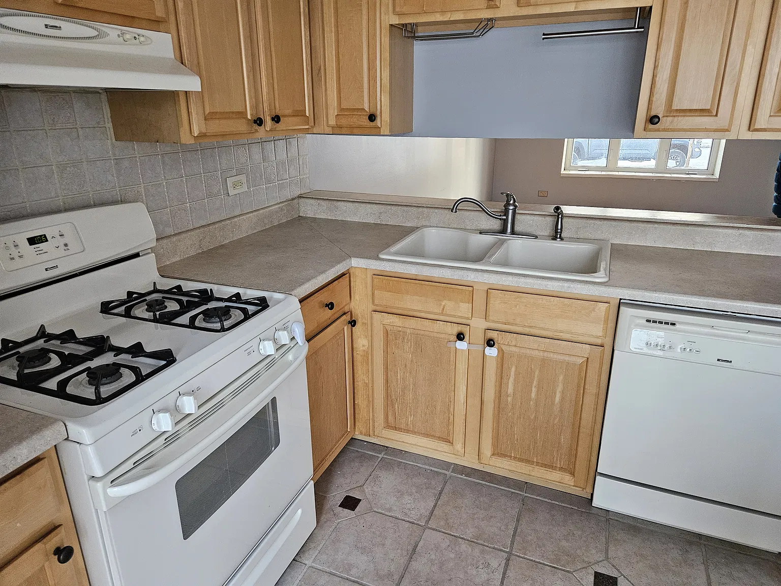 2 bed, 1.5 bath, 1237 sqft, $1,850 — Photo 4