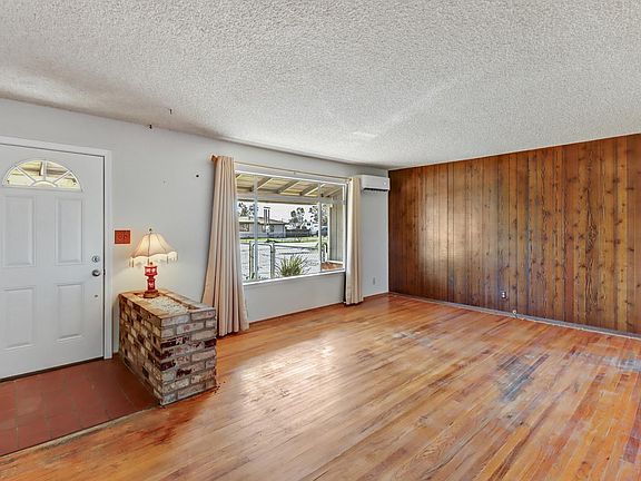 4th image of 1929 E St