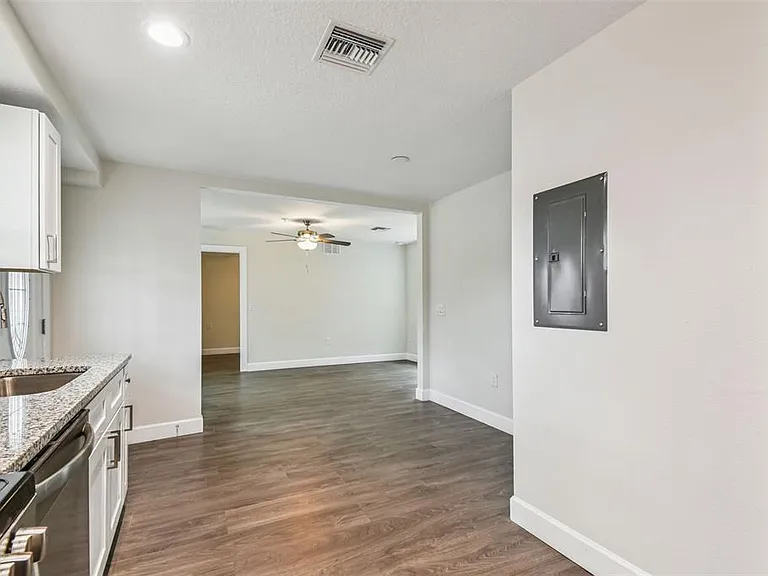 650 E Tarpon Ave #C1 — Photo 8