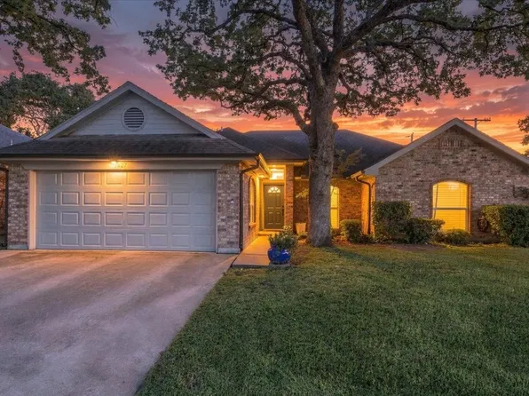 1027 Hunter Ridge Dr, Arlington, TX 76013