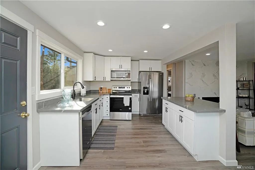 6038 S Bell St — Photo 4