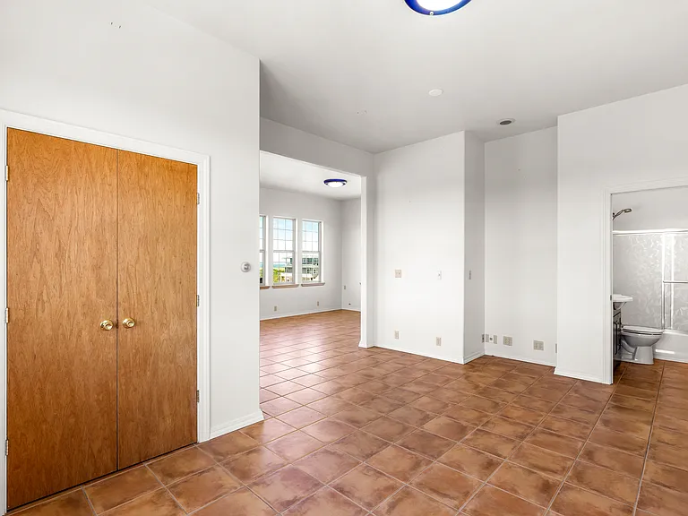 1140 Ocean Shores Blvd SW — Photo 25