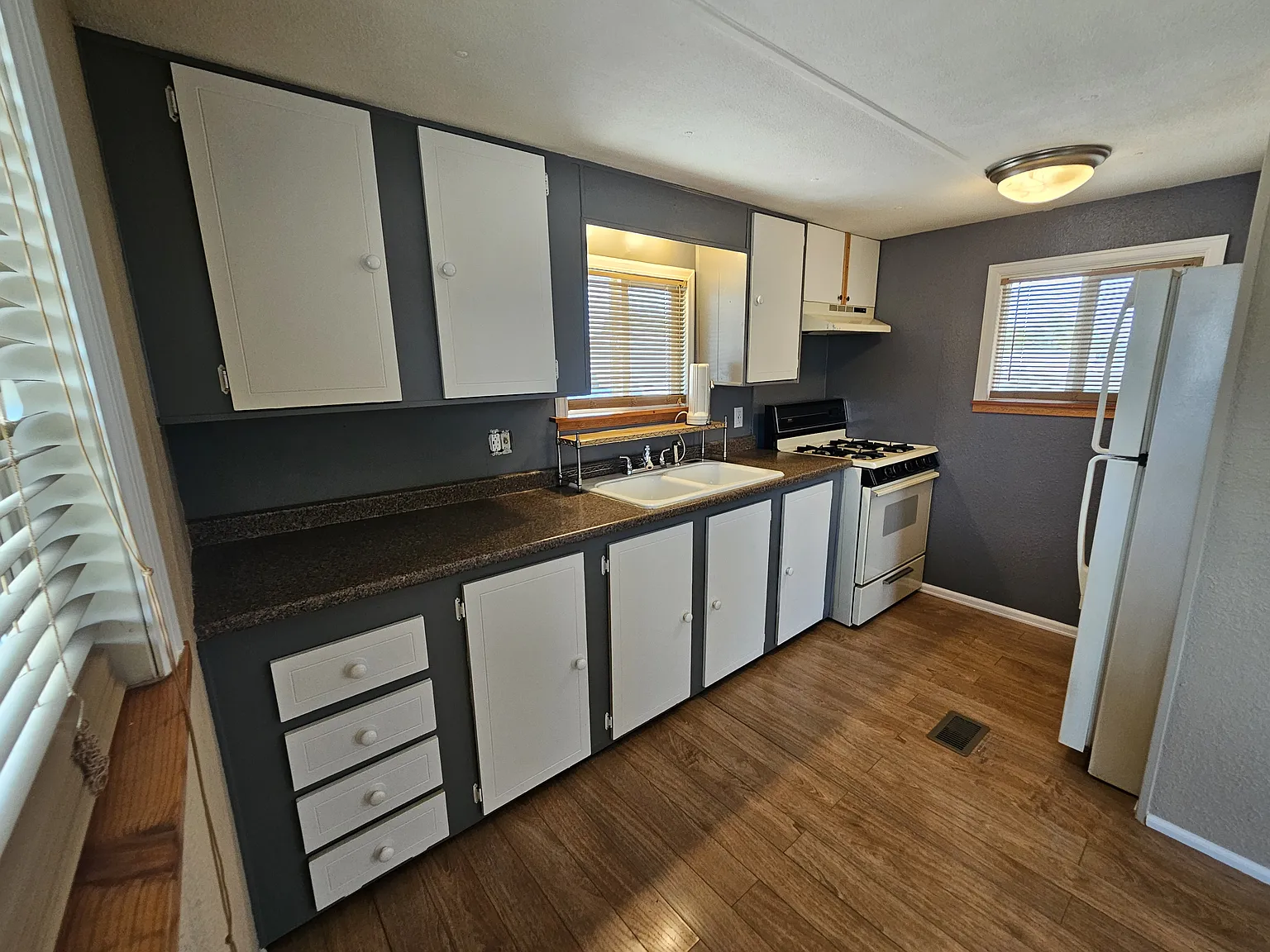 2 bed, 650 sqft, $1,500 — Photo 3