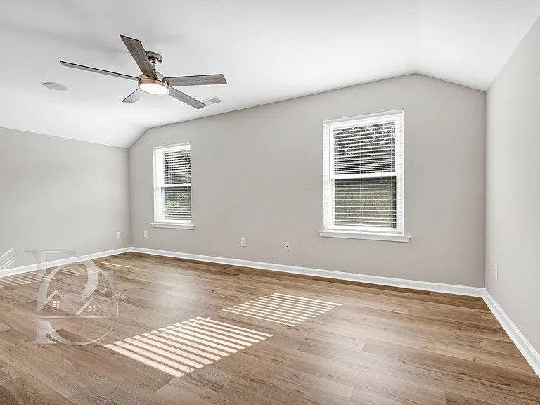 1039 Glencroft Dr — Photo 21