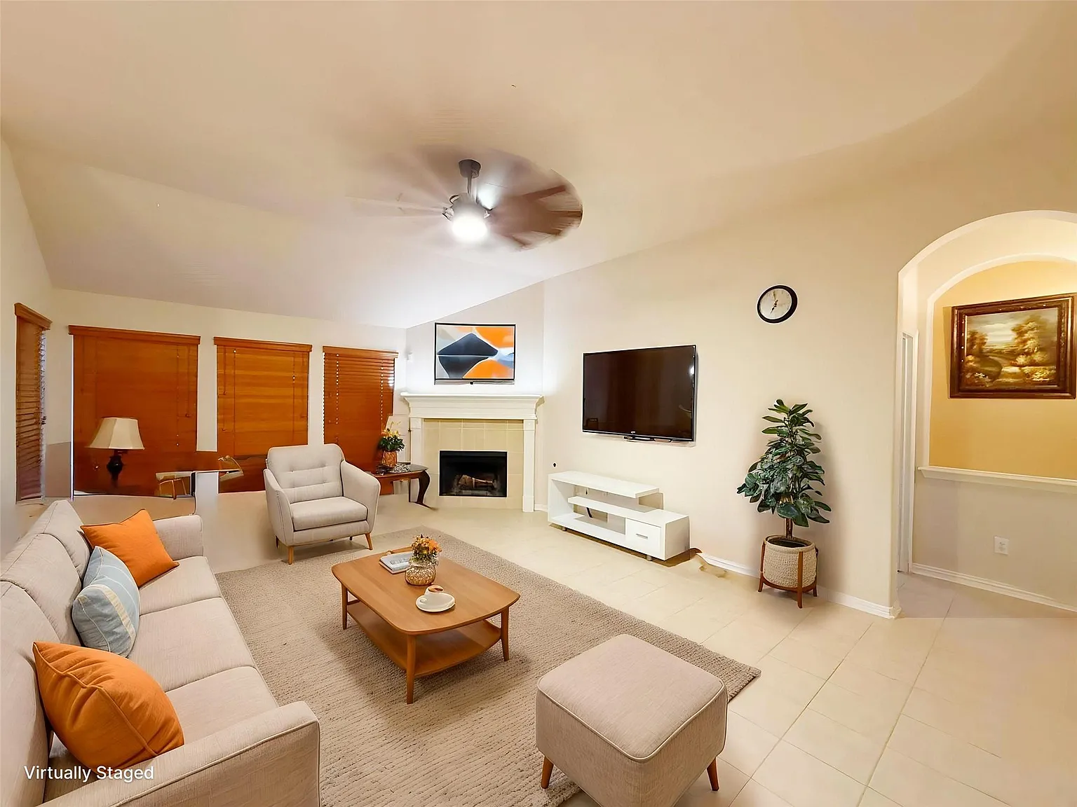 3 bed, 2.0 bath, 2500 sqft, $2,900 — Photo 3