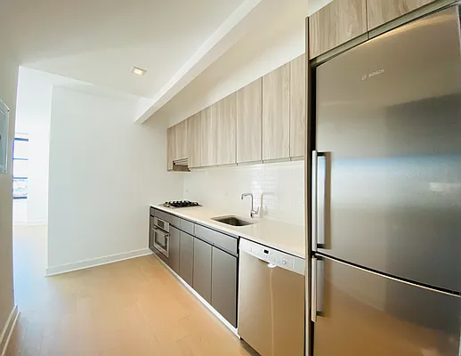 Rented by Aura Management | media 13