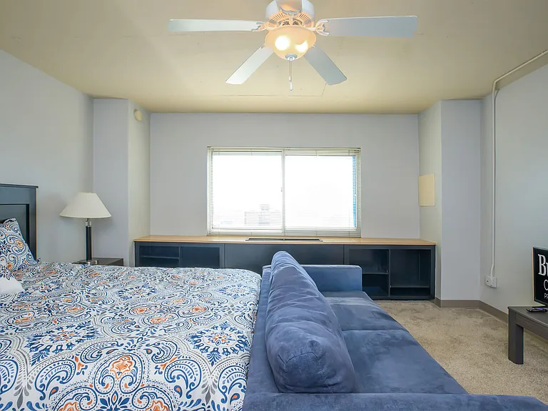 Capitol Hill Apartments — Photo 23
