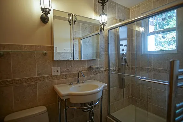 Rented by Bouklis Group | media 9