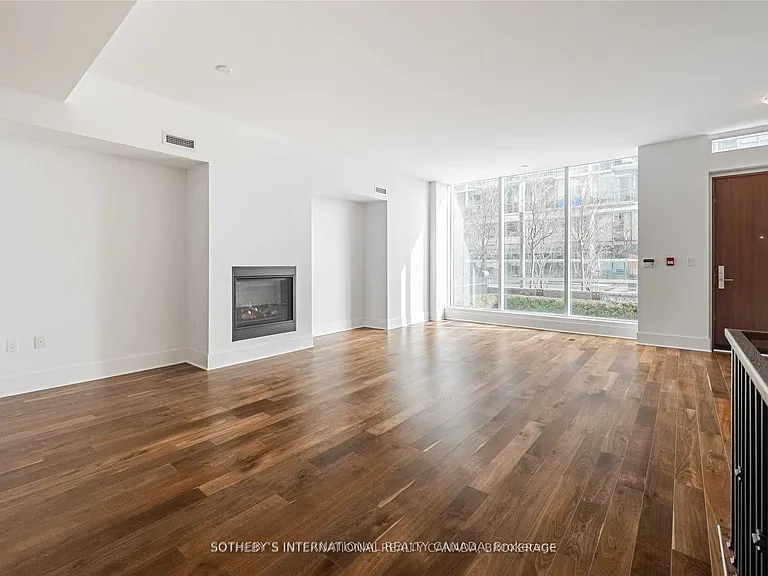 29 Queens Quay E #Townhouse 113 — Photo 13