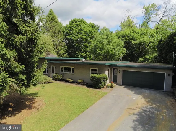 15566 Orchard Ave, Blue Ridge Summit, PA 17214
