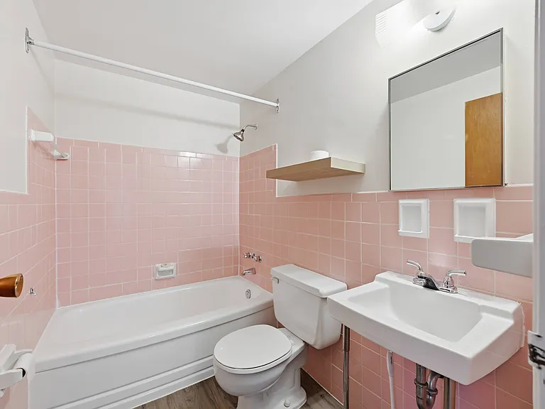 1200 Fennell Ave E — Photo 22