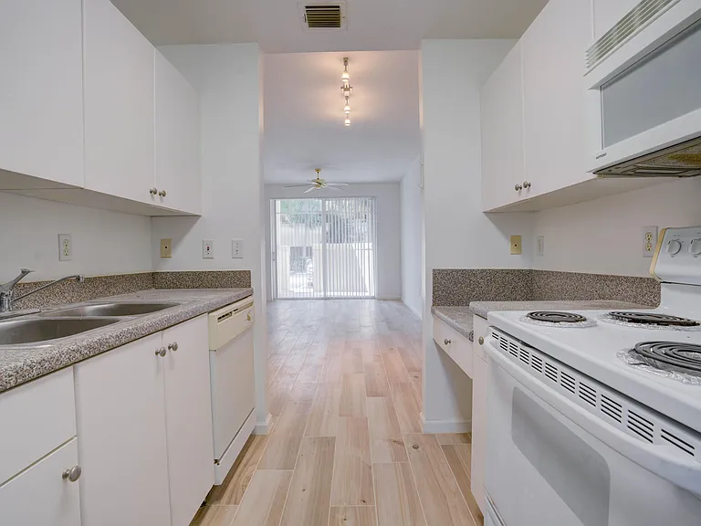 1136 Town Center Dr #11 — Photo 4
