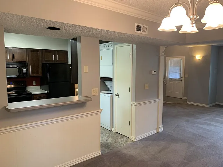 605 W Benton St #C — Photo 7