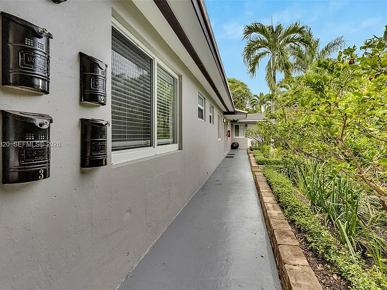 1015 W Las Olas Blvd #3 — Photo 4