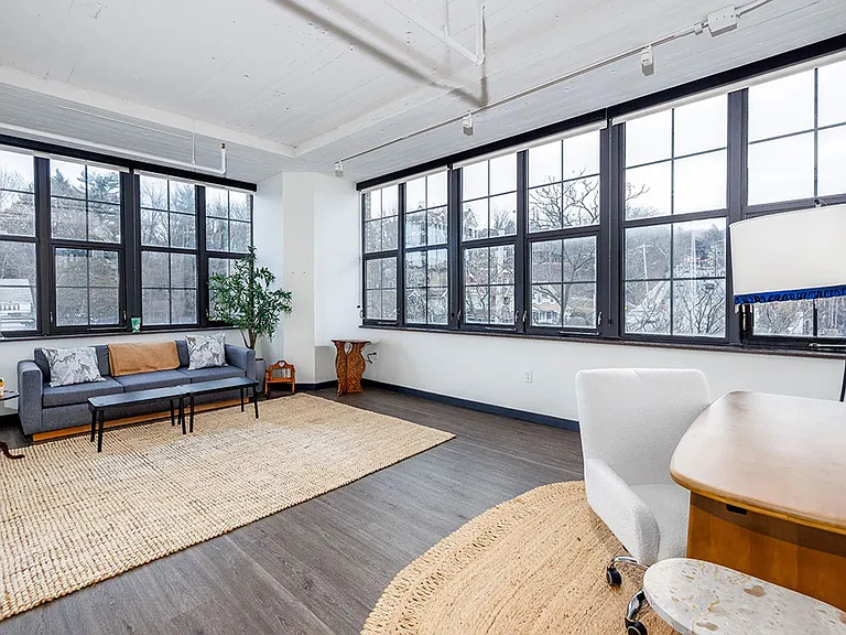 401 E State St — Photo 12
