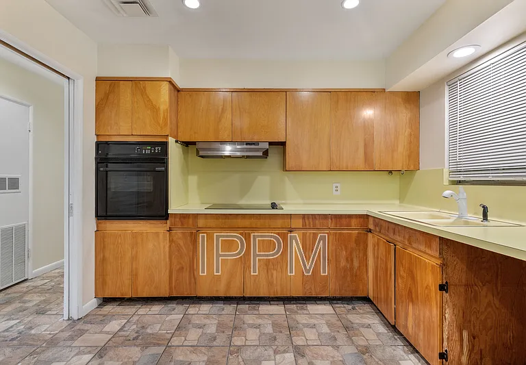 914 E Carrol St — Photo 9