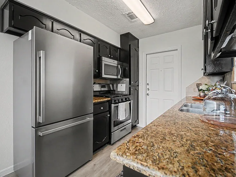 1227 Mission Dr — Photo 7