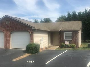 121 Mesa Dr, Johnson City, TN 37615