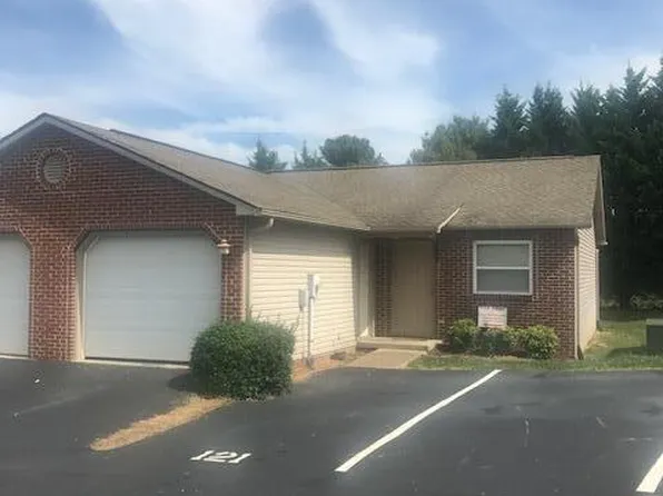 121 Mesa Dr, Johnson City, TN 37615