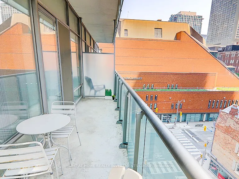 18 Yorkville Ave #704 — Photo 22