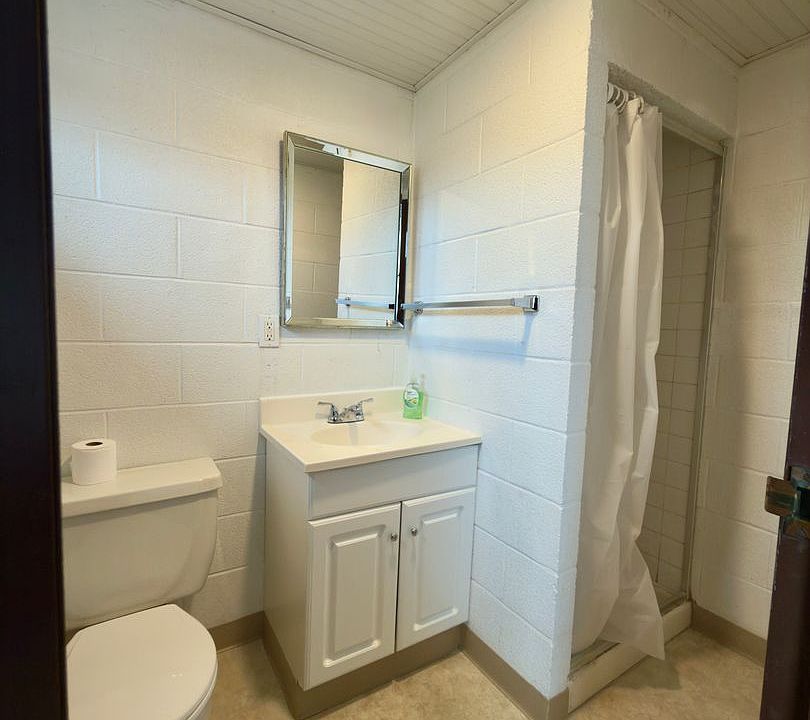 2nd image of 1002 N Pine St #7G