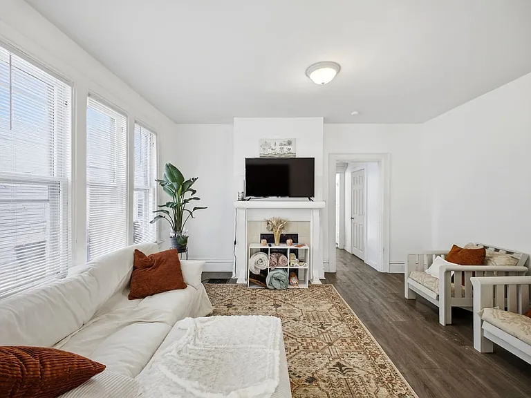 2209 Summit St — Photo 17