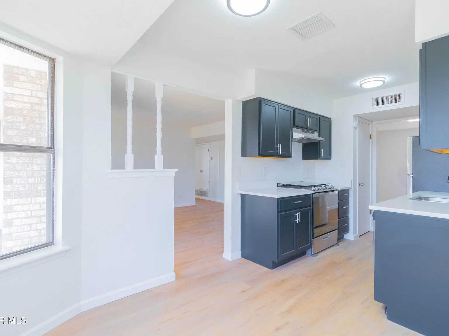 3 bed, 2.0 bath, 1639 sqft, $1,800 — Photo 3