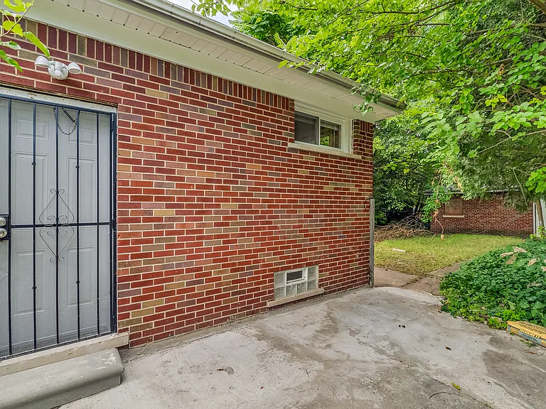 9900 Bishop St — Photo 26