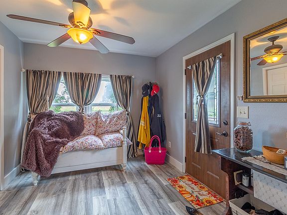 3rd image of 18273 190th St