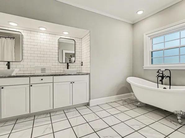 910 S 2nd St, Smithfield, NC 27577