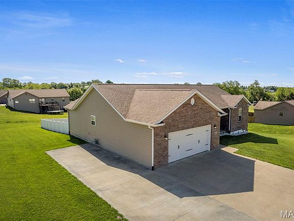 3rd image of 451 Cedar Meadows Dr