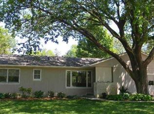 1908 Grandview Dr, Manhattan, KS 66502