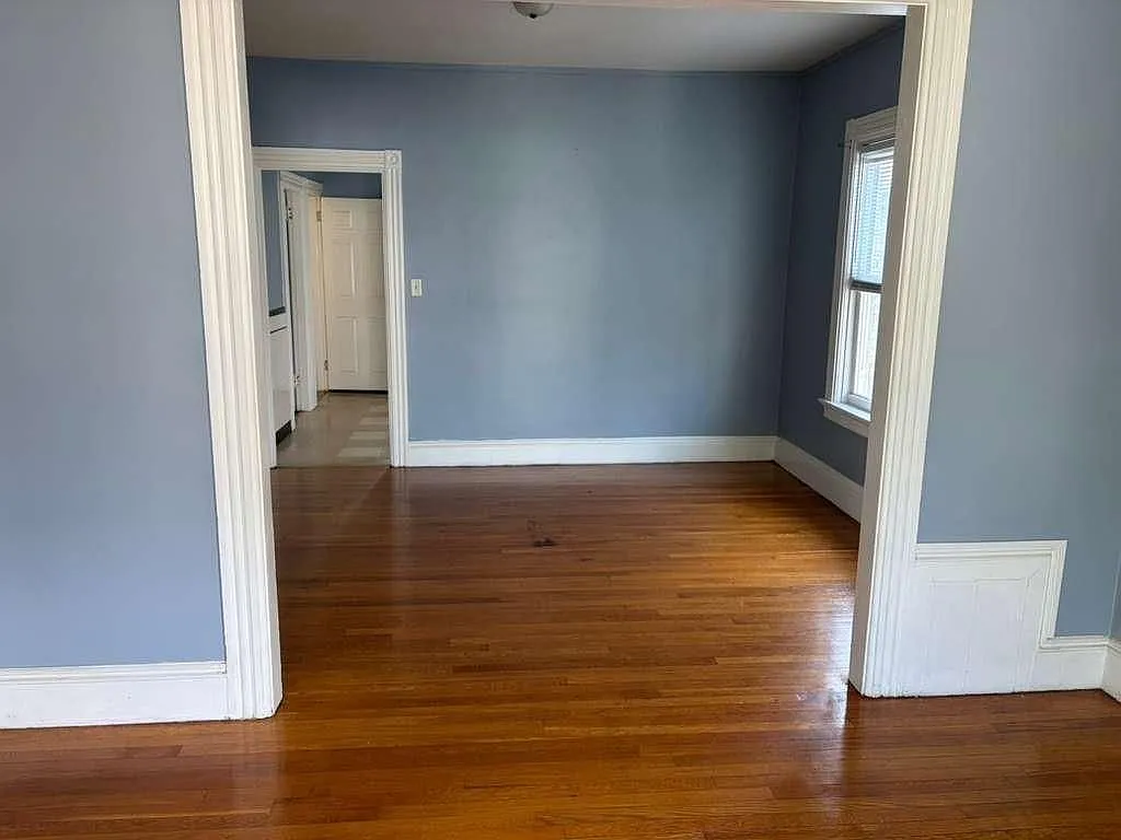 2 bed, 1.0 bath, 2272 sqft, $1,800 — Photo 2