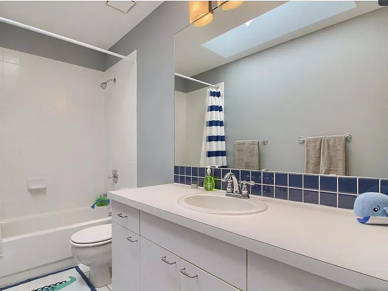 1130 Utica Cir — Photo 10