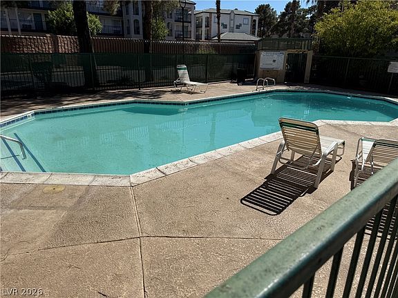 3rd image of 530 Elm Dr Unit 105