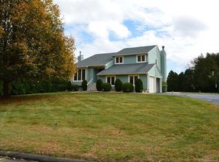 403 Farmers Dr, Windsor, CT 06095