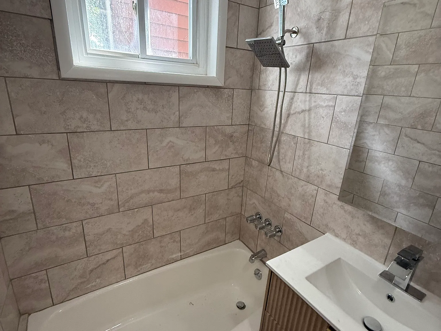 1 bed, 700 sqft, $1,750 — Photo 3