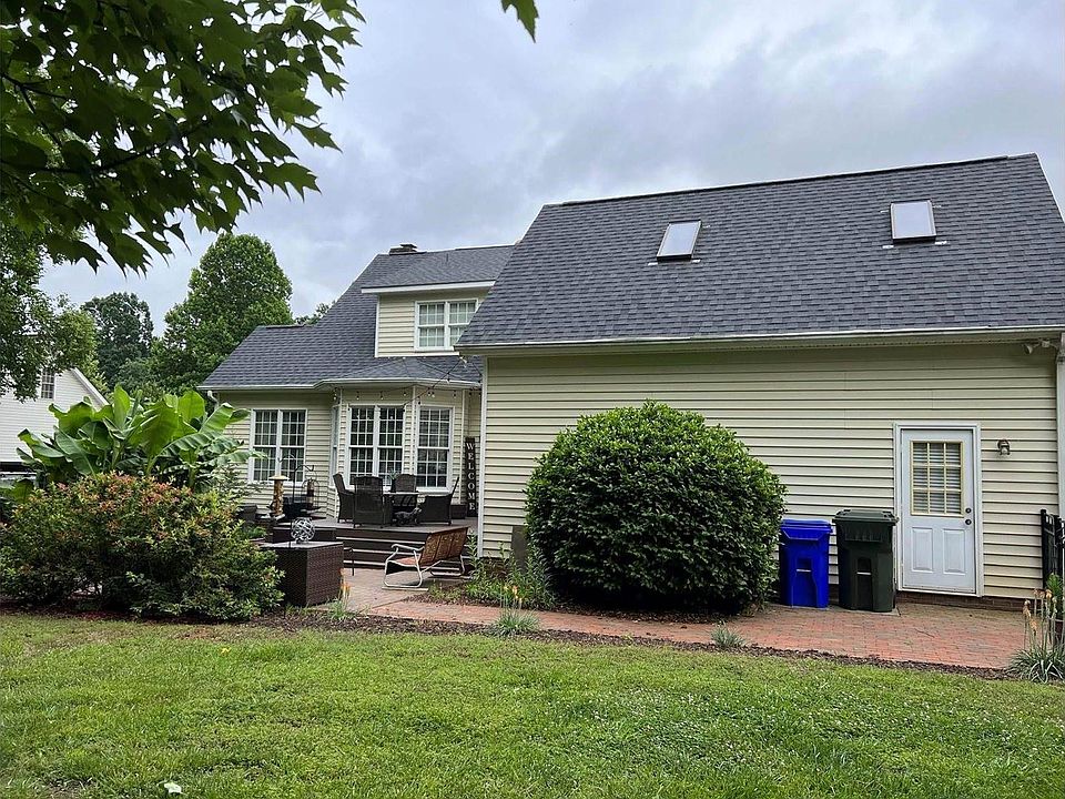 2nd image of 908 Stuart Dr
