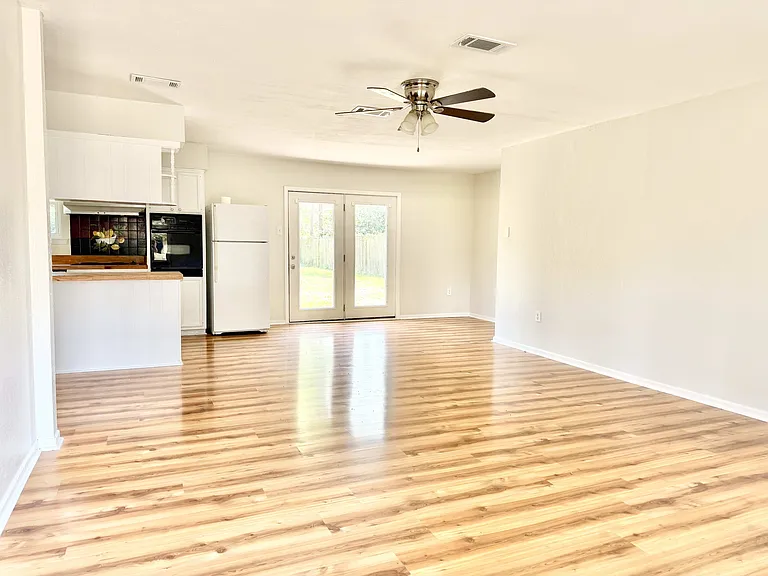 6937 N Rothmer Dr — Photo 2