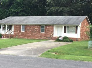 206 Pinecrest Dr, Lexington, NC 27295