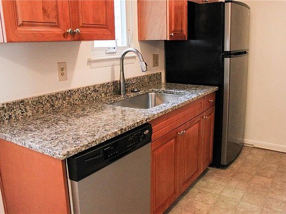 3rd image of 12710 Woodside Ln