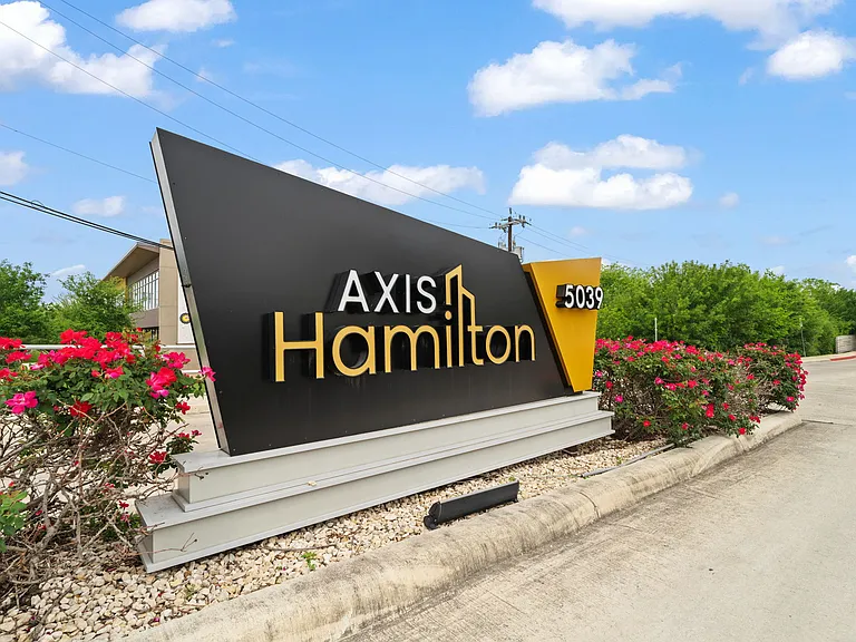 Axis Hamilton — Photo 33