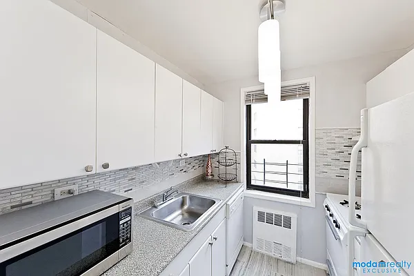 Sold by Moda Realty | media 20