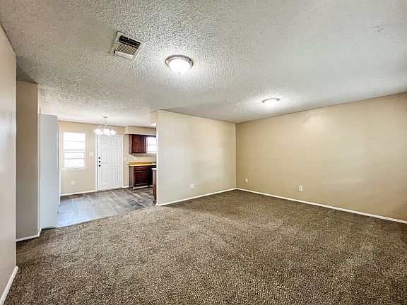 3rd image of 1303 Azalea Ln