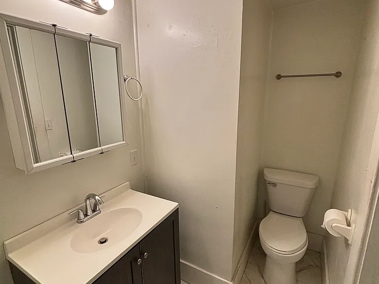 211 W Vine St #2 — Photo 3