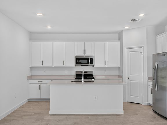 13 14783 Bluewater Rd Kitchen 0244