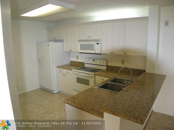 3rd image of 10121 W Sunrise Blvd