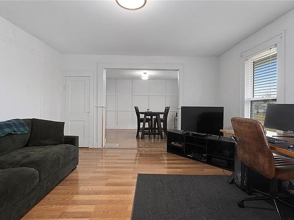 3rd image of 14001 Cameron Rd