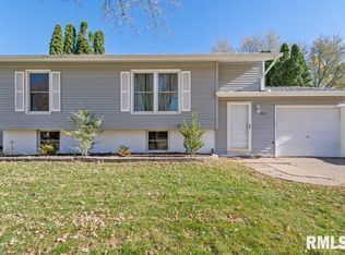 4031 Hillandale Rd, Davenport, IA 52806