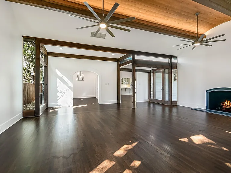 2704 Oakhurst Ave — Photo 5